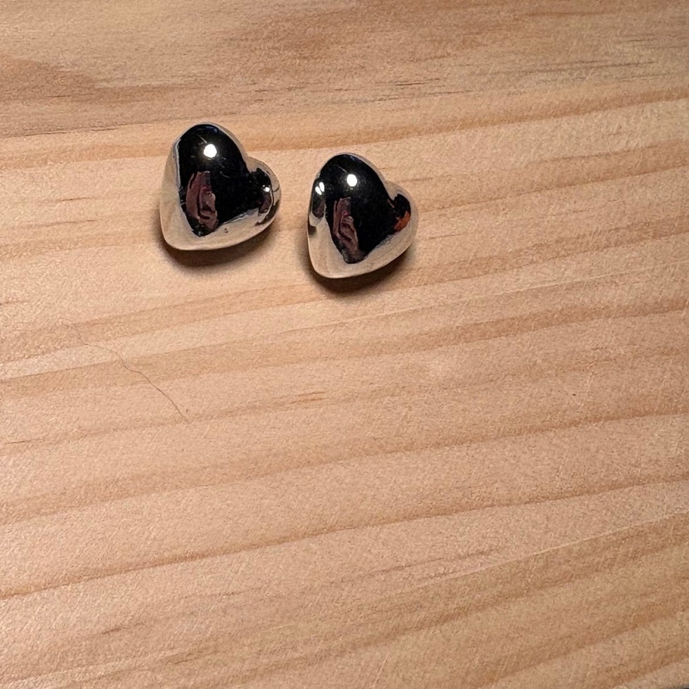 Puffed Heart Stud Earrings Women's OS Silver Tone Good Polished 3D Love